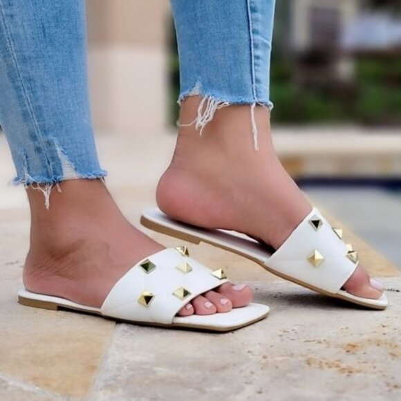 White Rockstud Quilted‎ Flat Sandals - Picture 1 of 4